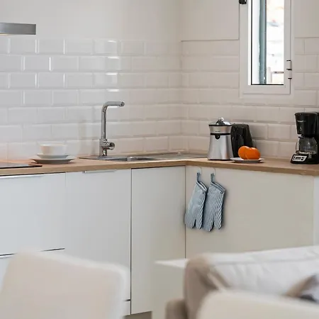 Calçada Do Pico I By An Island